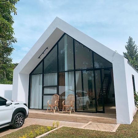 Vila Casa De Gaudi Lembang Exteriér fotografie