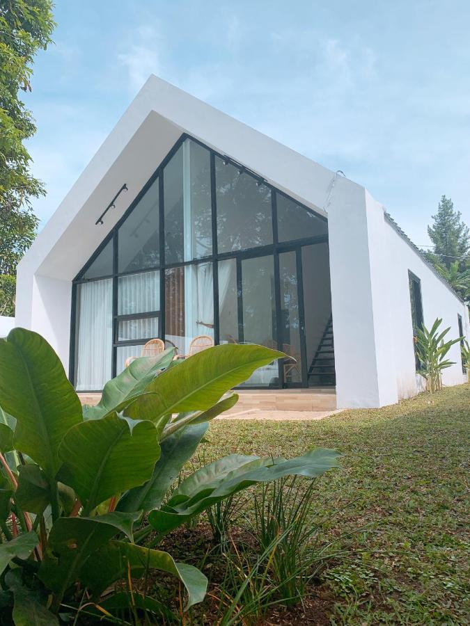 Vila Casa De Gaudi Lembang Exteriér fotografie